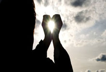 开云体育：你什么冠军？比达尔伸两根手指回应球迷辱骂：我有两座美洲杯.